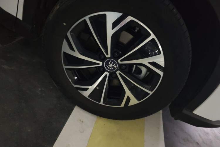 Used BYD Song Pro New Energy 2025 Second-Generation DM-i 75KM Leading Edition Right Front Wheel Hub