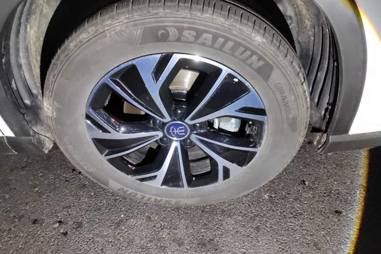 Used BYD Song Pro New Energy 2025 2nd Generation Intelligent Driving Version DM-i 75KM Leading Edition Right Front Wheel Hub