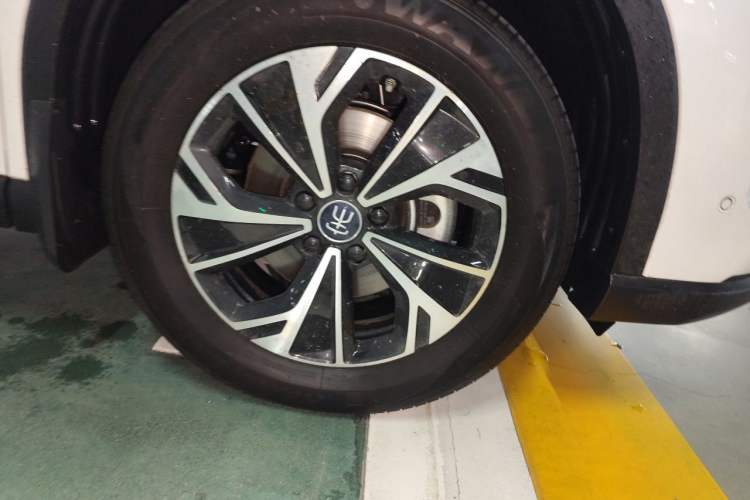 Used BYD Song Pro New Energy 2025 2nd Generation Intelligent Driving Version DM-i 75KM Leading Edition Right Front Wheel Hub