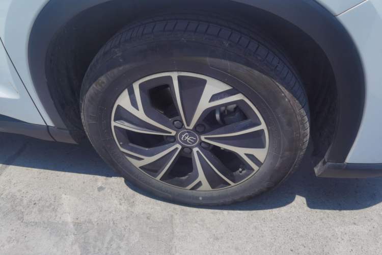 Used BYD Song Pro New Energy 2025 Second-Generation DM-i 75KM Leading Edition Right Front Wheel Hub