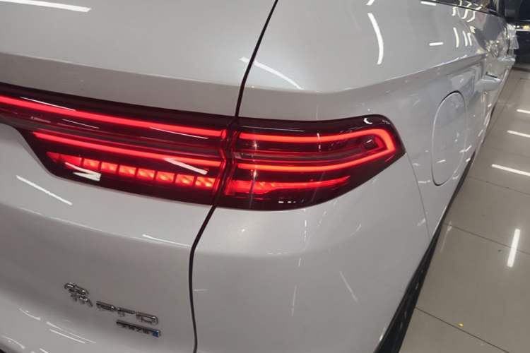 Used BYD Song Pro New Energy 2025 Second-Generation Intelligent Driving Version DM-i 115KM Superior Trim Right Rear Taillight