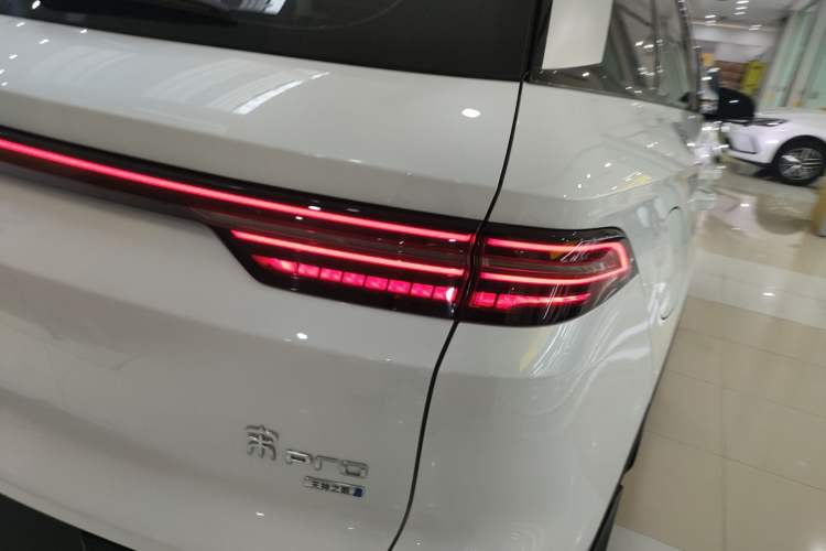 Used BYD Song Pro New Energy 2025 2nd Generation Intelligent Driving Version DM-i 75KM Leading Edition Right Rear Taillight