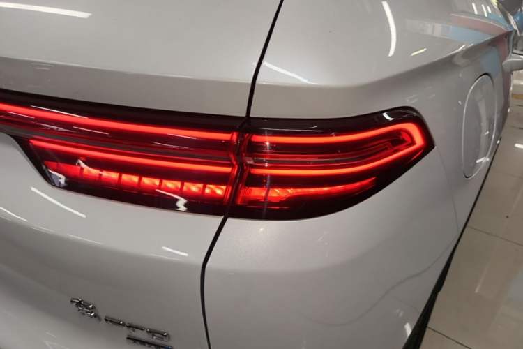 Used BYD Song Pro New Energy 2025 Second-Generation Intelligent Driving Version DM-i 115KM Superior Trim Right Rear Taillight