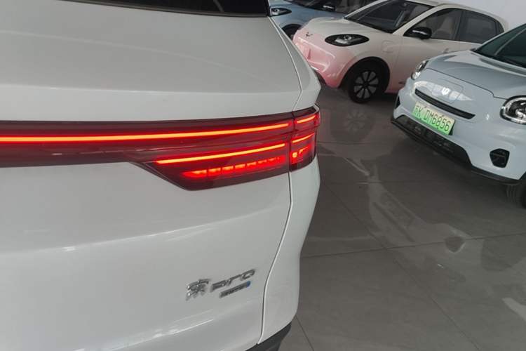 Used BYD Song Pro New Energy 2025 Second-Generation Intelligent Driving Version DM-i 115KM Superior Trim Right Rear Taillight