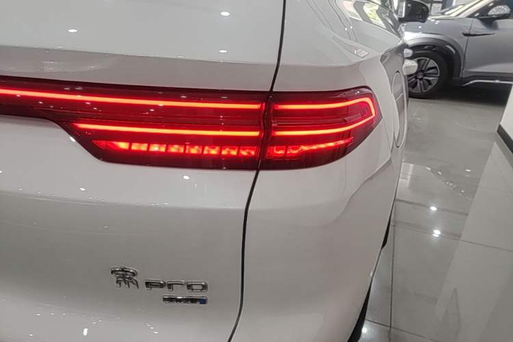 Used BYD Song Pro New Energy 2025 Second-Generation Intelligent Driving Version DM-i 115KM Superior Trim Right Rear Taillight