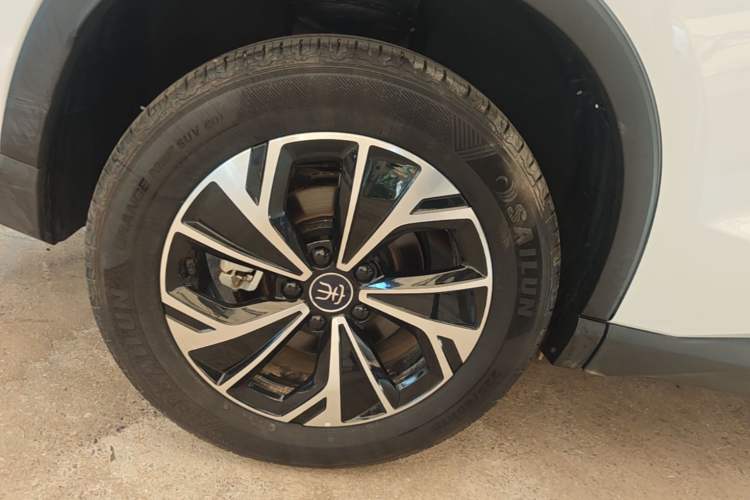 Used BYD Song Pro New Energy 2025 2nd Generation Intelligent Driving Version DM-i 75KM Leading Edition Right Rear Wheel Hub