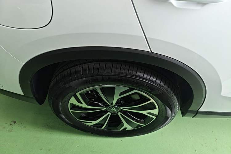 Used BYD Song Pro New Energy 2025 2nd Generation Intelligent Driving Version DM-i 75KM Leading Edition Right Rear Wheel Hub