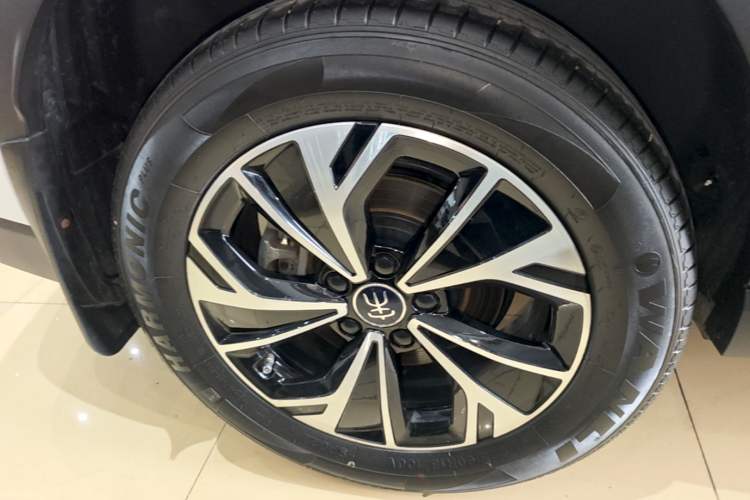 Used BYD Song Pro New Energy 2025 2nd Generation Intelligent Driving Version DM-i 75KM Leading Edition Right Rear Wheel Hub
