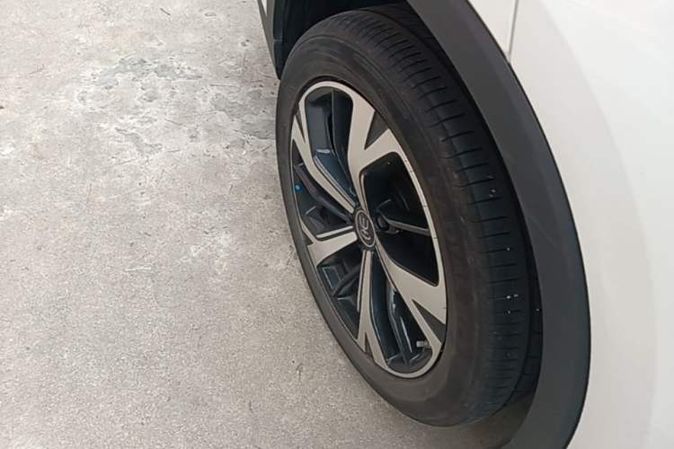 Used BYD Song Pro New Energy 2025 Second-Generation DM-i 115KM Excellence Version Right Rear Wheel Hub