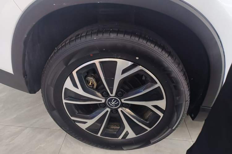 Used BYD Song Pro New Energy 2025 2nd Generation Intelligent Driving Version DM-i 75KM Overachiever Trim Right Rear Wheel Hub