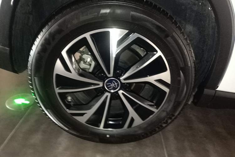 Used BYD Song Pro New Energy 2025 Second-Generation DM-i 75KM Leading Edition Right Rear Wheel Hub