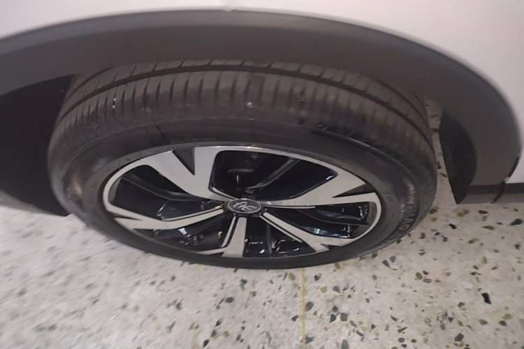 Used BYD Song Pro New Energy 2025 Second-Generation DM-i 115KM Excellence Version Right Rear Wheel Hub