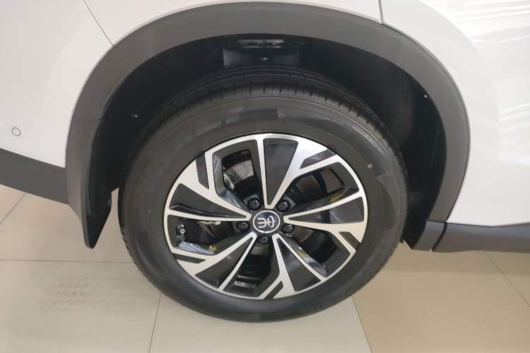 Used BYD Song Pro New Energy 2025 2nd Generation Intelligent Driving Version DM-i 75KM Leading Edition Right Rear Wheel Hub