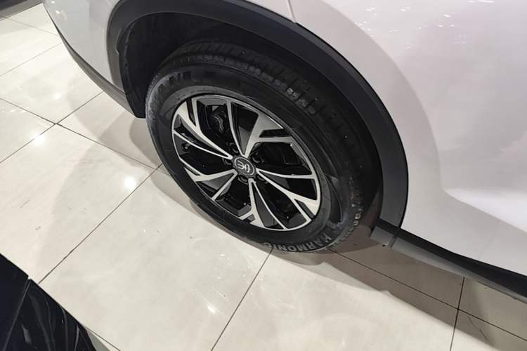 Used BYD Song Pro New Energy 2025 Second-Generation DM-i 75KM Overachiever Trim Right Rear Wheel Hub