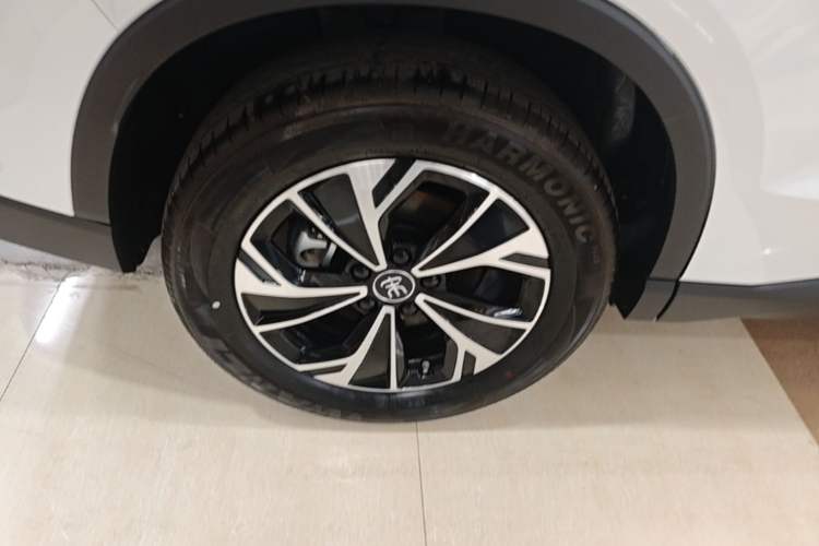 Used BYD Song Pro New Energy 2025 2nd Generation Intelligent Driving Version DM-i 75KM Leading Edition Right Rear Wheel Hub