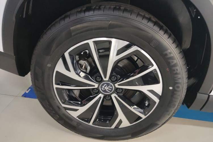 Used BYD Song Pro New Energy 2025 2nd Generation Intelligent Driving Version DM-i 75KM Leading Edition Right Rear Wheel Hub