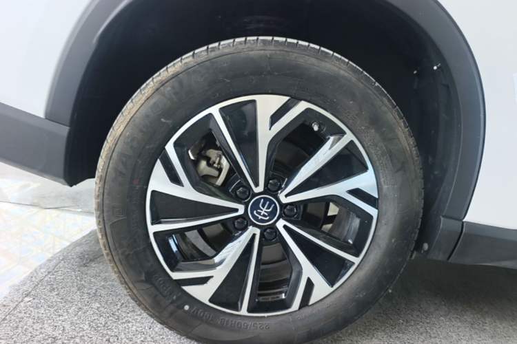 Used BYD Song Pro New Energy 2025 Second-Generation DM-i 75KM Leading Edition Right Rear Wheel Hub