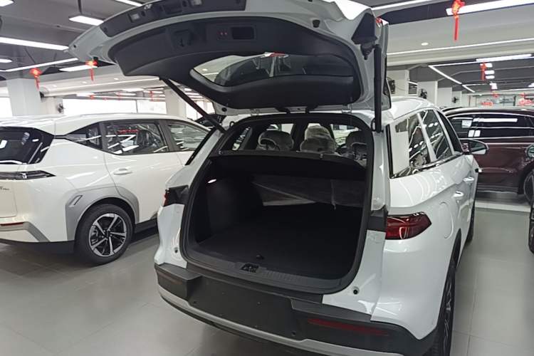 Used BYD Song Pro New Energy 2025 2nd Generation Intelligent Driving Version DM-i 75KM Overachiever Trim Trunk