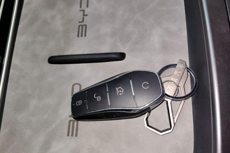Used BYD Song Pro New Energy 2025 2nd Generation Intelligent Driving Version DM-i 75KM Leading Edition Vehicle Key
