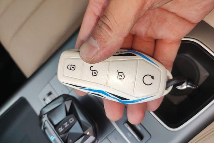 Used BYD Song Pro New Energy 2025 2nd Generation Intelligent Driving Version DM-i 75KM Leading Edition Vehicle Key