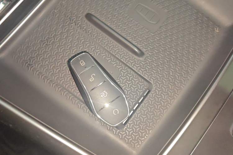 Used BYD Song Pro New Energy 2025 Second-Generation Intelligent Driving Version DM-i 115KM Superior Trim Vehicle Key