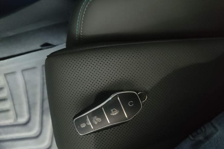 Used BYD Song Pro New Energy 2025 Second-Generation Intelligent Driving Version DM-i 115KM Superior Trim Vehicle Key