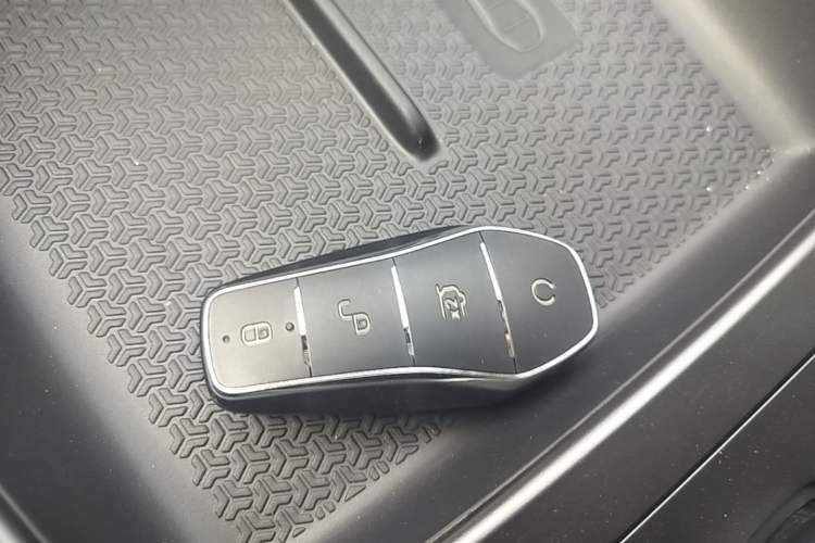 Used BYD Song Pro New Energy 2025 2nd Generation Intelligent Driving Version DM-i 75KM Leading Edition Vehicle Key