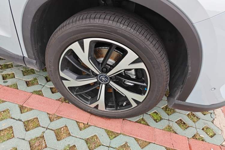 Used BYD Song Pro New Energy 2026 Model DM-i 220KM Beyond Version Right Front Wheel Hub