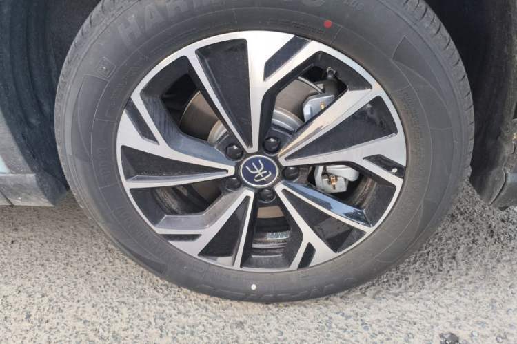 Used BYD Song Pro New Energy 2026 Model DM-i 133KM Superior Version Right Front Wheel Hub