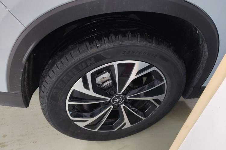 Used BYD Song Pro New Energy 2026 Model DM-i 133KM Superior Version Right Rear Wheel Hub