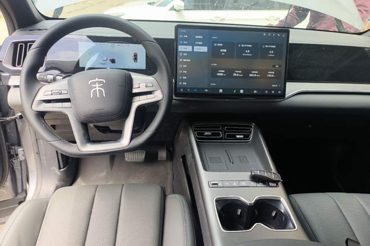 Used BYD Song Pro New Energy 2026 Model DM-i 220KM Beyond Version Center Console