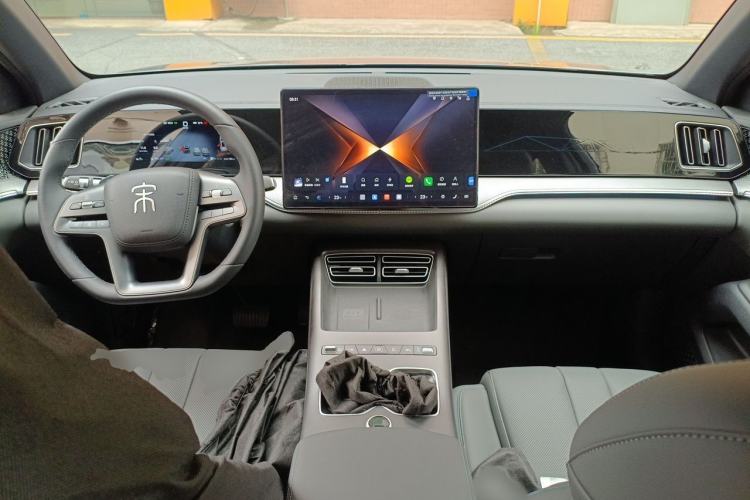 Used BYD Song Pro New Energy 2026 Model DM-i 220KM Excellence Version Center Console
