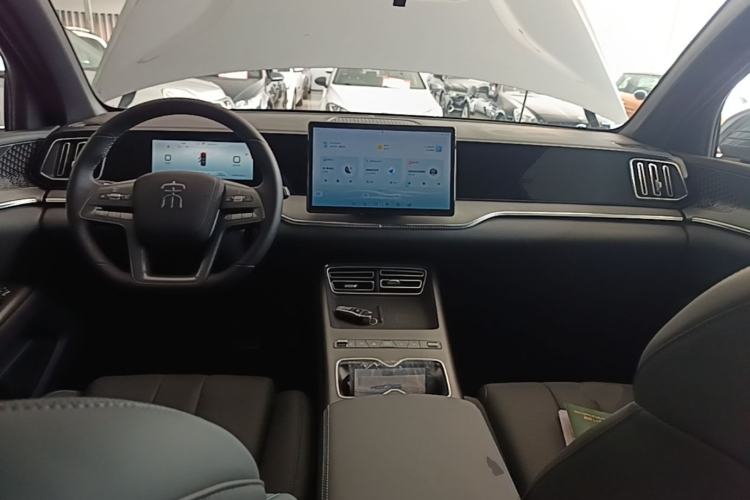 Used BYD Song Pro New Energy 2026 Model DM-i 133KM Progressive Version Center Console