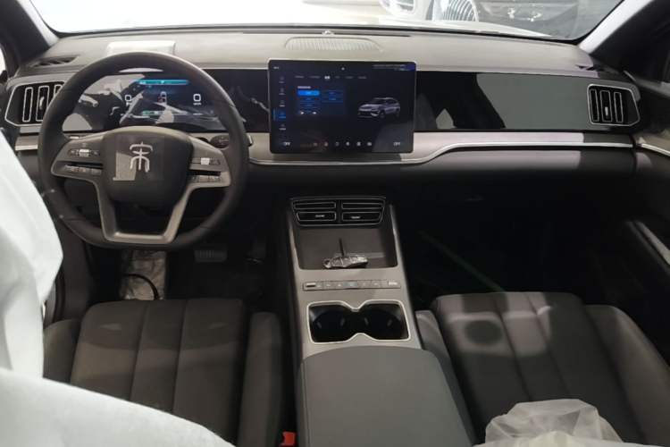 Used BYD Song Pro New Energy 2026 Model DM-i 133KM Progressive Version Center Console