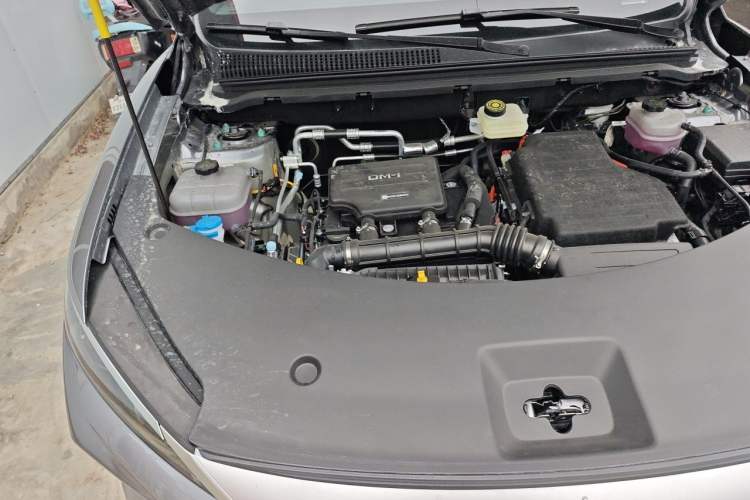 Used BYD Song Pro New Energy 2026 Model DM-i 133KM Progressive Version Engine Bay Right