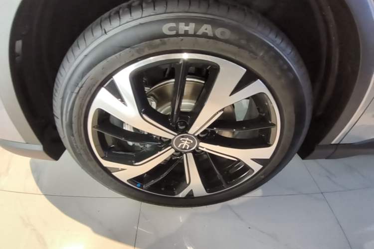 Used BYD Song Pro New Energy 2026 Model DM-i 220KM Excellence Version Left Front Wheel Hub