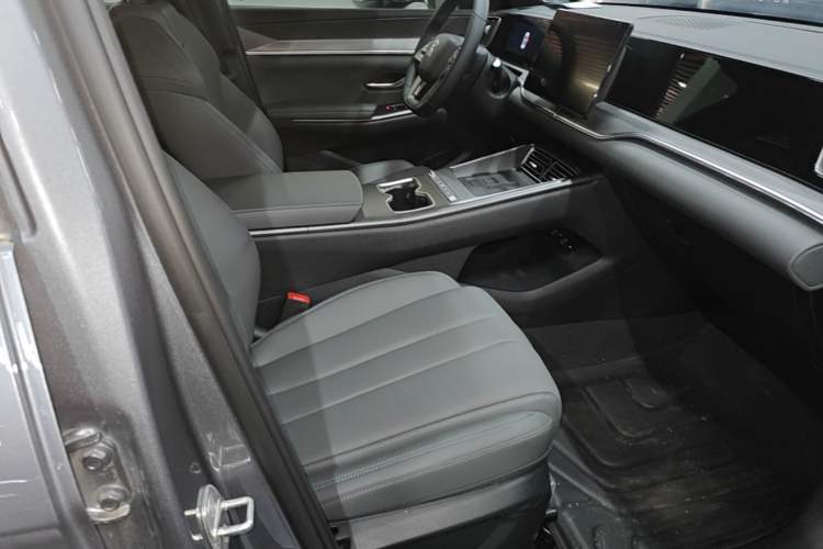 Used BYD Song Pro New Energy 2026 Model DM-i 133KM Superior Version Right Front Seat