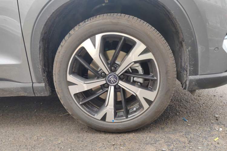 Used BYD Song Pro New Energy 2026 Model DM-i 220KM Beyond Version Right Front Wheel Hub