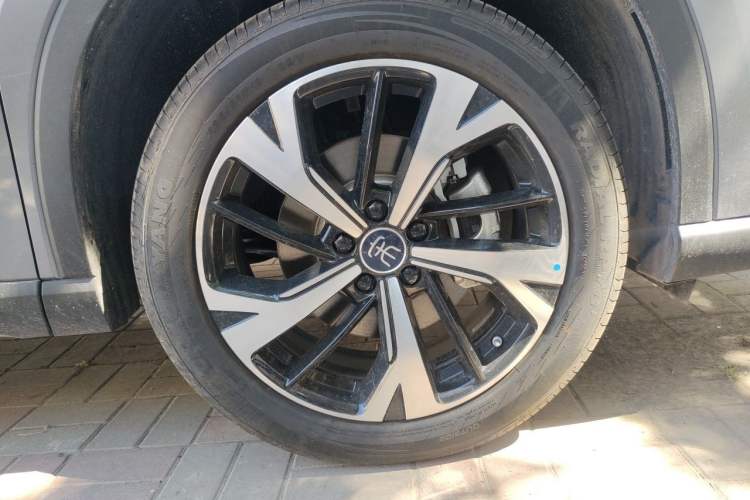 Used BYD Song Pro New Energy 2026 Model DM-i 220KM Beyond Version Right Front Wheel Hub