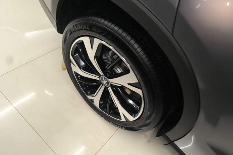 Used BYD Song Pro New Energy 2026 Model DM-i 220KM Beyond Version Right Rear Wheel Hub
