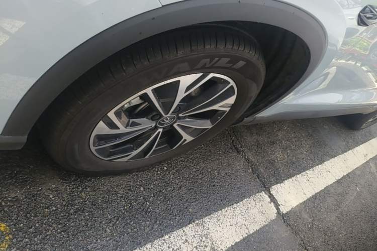 Used BYD Song Pro New Energy 2026 Model DM-i 133KM Superior Version Left Front Wheel Hub