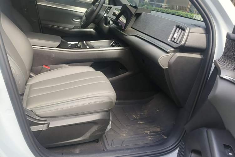 Used BYD Song Pro New Energy 2026 Model DM-i 133KM Superior Version Right Front Seat