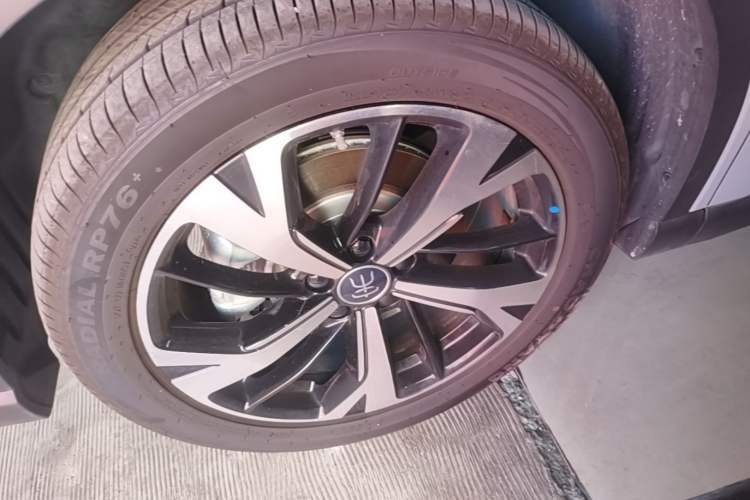 Used BYD Song Pro New Energy 2026 Model DM-i 220KM Beyond Version Left Front Wheel Hub