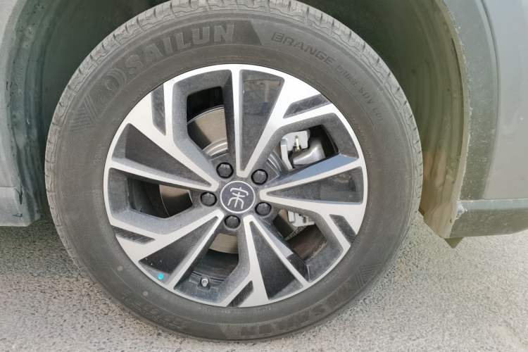 Used BYD Song Pro New Energy 2026 Model DM-i 133KM Superior Version Right Front Wheel Hub