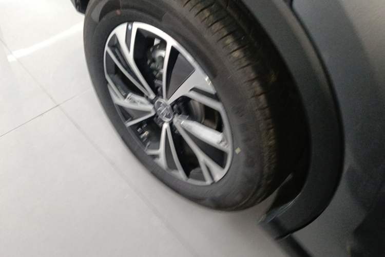 Used BYD Song Pro New Energy 2026 Model DM-i 133KM Superior Version Right Rear Wheel Hub