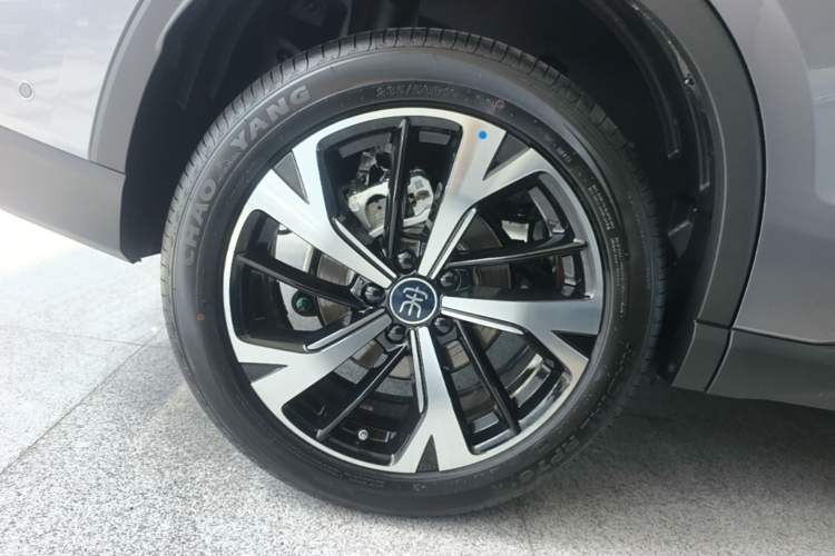 Used BYD Song Pro New Energy 2026 Model DM-i 220KM Beyond Version Right Rear Wheel Hub