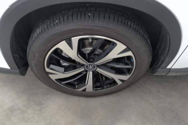 Used BYD Song Pro New Energy 2026 Model DM-i 220KM Beyond Version Left Front Wheel Hub