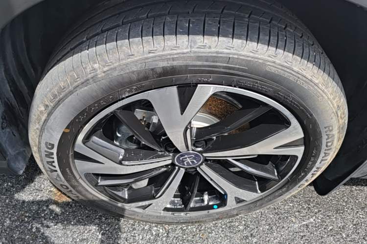 Used BYD Song Pro New Energy 2026 Model DM-i 220KM Beyond Version Left Front Wheel Hub