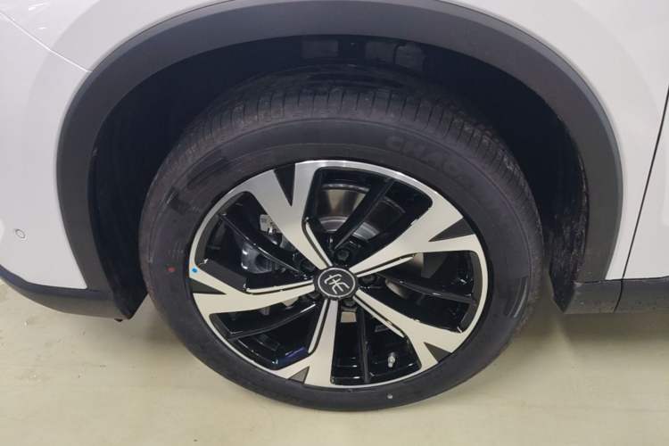 Used BYD Song Pro New Energy 2026 Model DM-i 220KM Beyond Version Left Front Wheel Hub