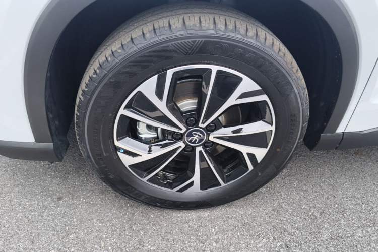 Used BYD Song Pro New Energy 2026 Model DM-i 133KM Superior Version Left Front Wheel Hub